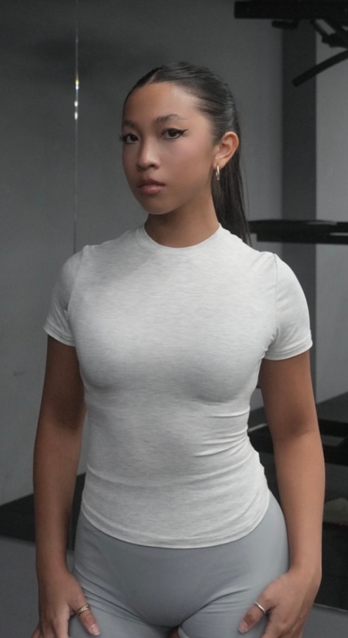 衣櫃必備🌟clean fit歐美小圓領修身短袖