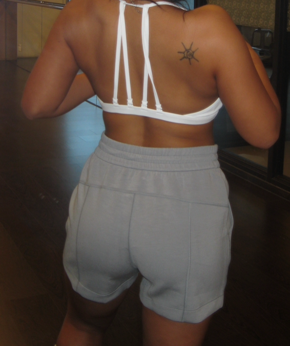 The Essential Shorts 機能休閒短褲