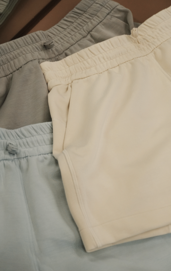 The Essential Shorts 機能休閒短褲